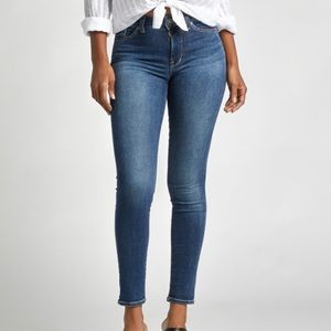 Silver Jean CO. Bleecker jeggings jeans.